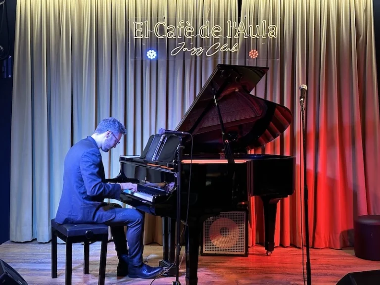 cafe aula pianista jazz barcelona