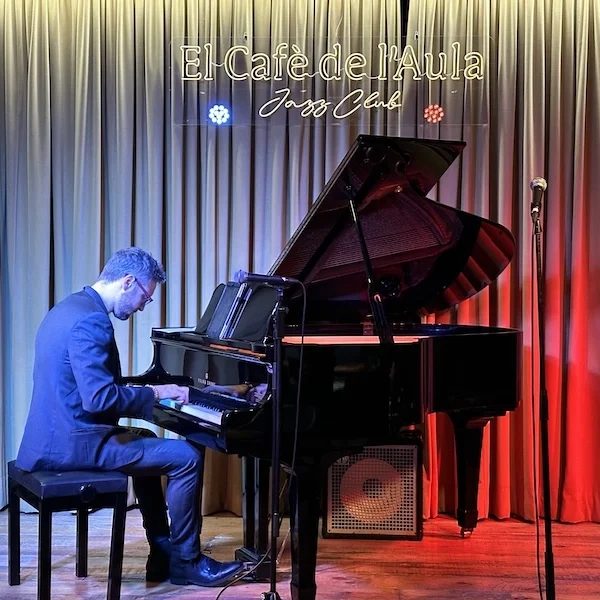cafe aula pianista jazz barcelona